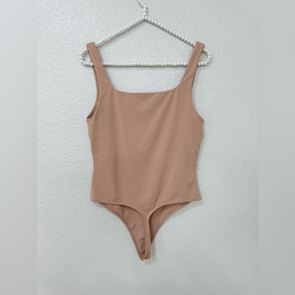 Aritzia Babaton Contour Deep Taupe Sleeveless Square Neck Bodysuit Sz L - Picture 4 of 6